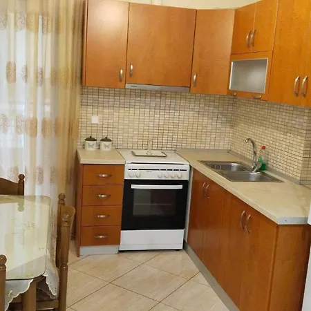 ομορφο διαμερισμα στο κεντρο της πολης με παρκιν Διαμέρισμα