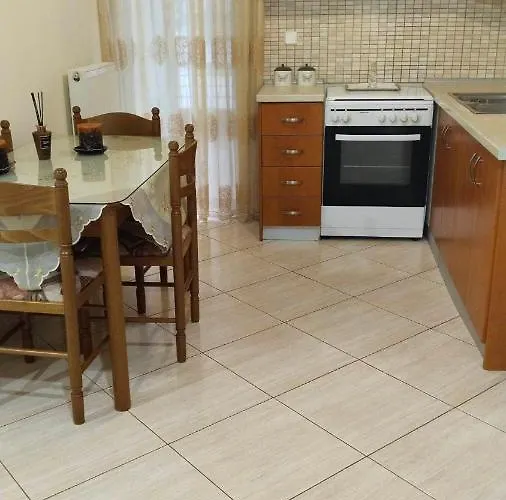 ομορφο διαμερισμα στο κεντρο της πολης με παρκιν * Trikala (Thessaly)