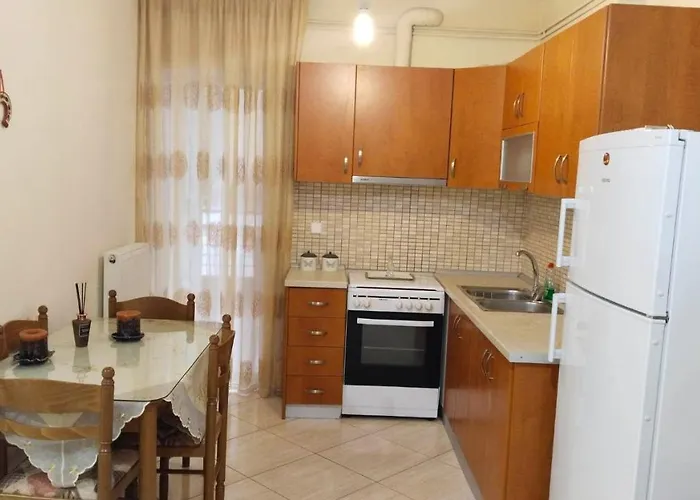 Apartment ομορφο διαμερισμα στο κεντρο της πολης με παρκιν